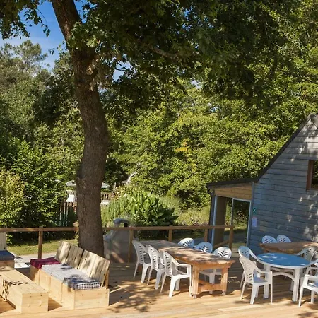 Parco vacanze De Castelwood Biron (Dordogne)